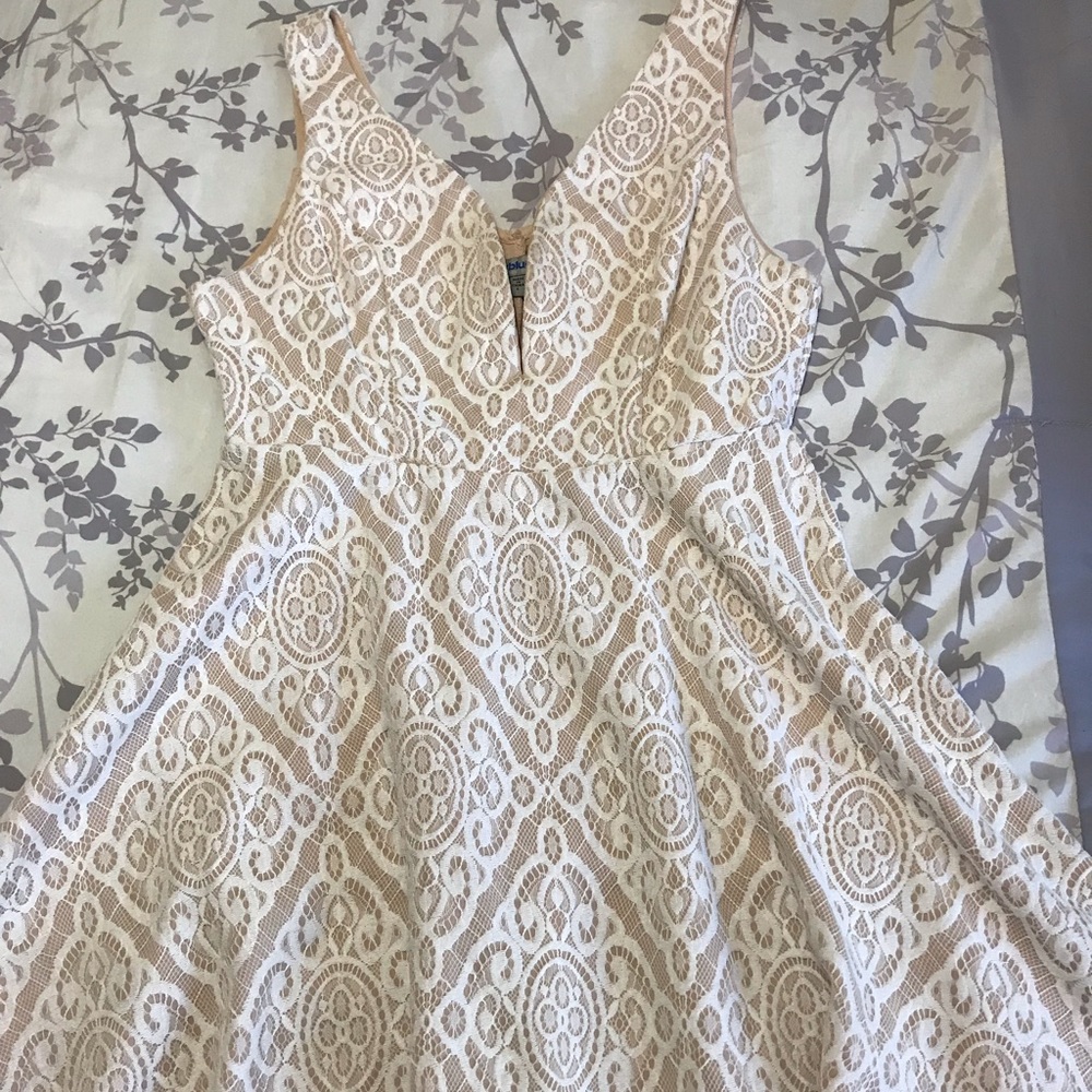 Super cute lace dress. ❤️❤️❤️❤️